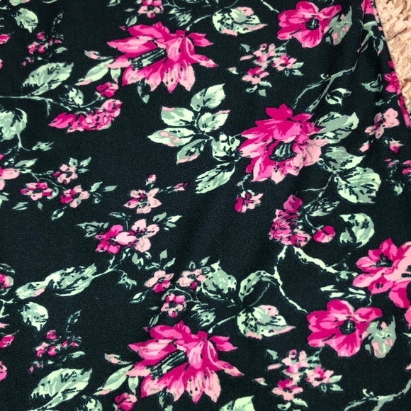 Lularoe Dark Green/Pink Floral TC Leggings NWOT - Picture 2 of 3